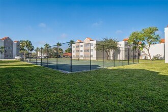 6065 NW 186th St in Hialeah, FL - Building Photo - Building Photo