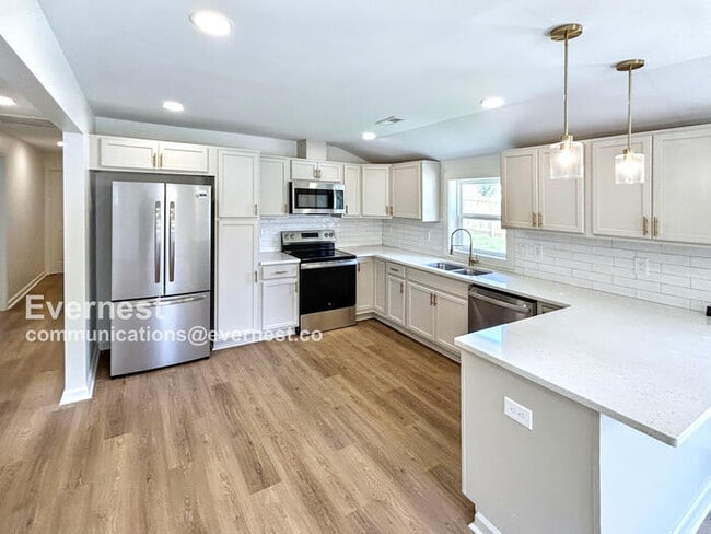 1121 Lawley St in Helena, AL - Building Photo - Building Photo