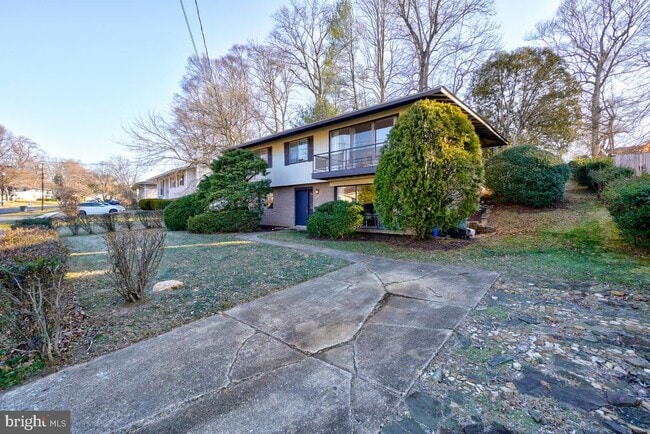 13701 Arctic Ave in Rockville, MD - Building Photo - Building Photo