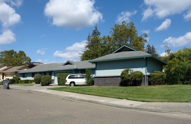 802 Swift Ct in Santa Rosa, CA - Building Photo - Building Photo