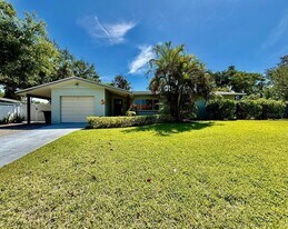 2233 Snead Ave in Dunedin, FL - Building Photo