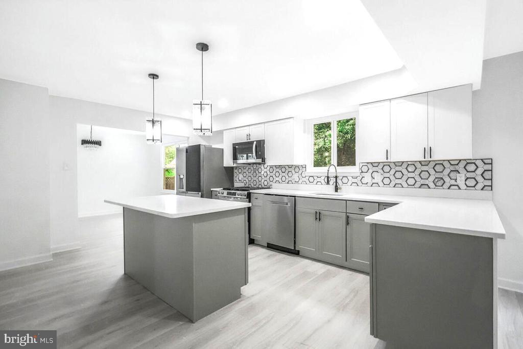 6304 Juanita Ct in Camp Springs, MD - Building Photo