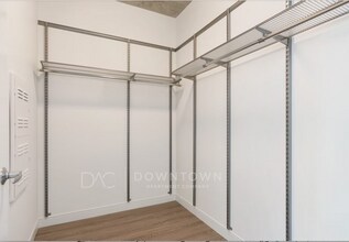 702 N Milwaukee Ave in Chicago, IL - Building Photo - Building Photo