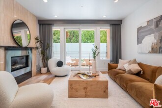 1318 S Roxbury Dr in Los Angeles, CA - Building Photo - Building Photo
