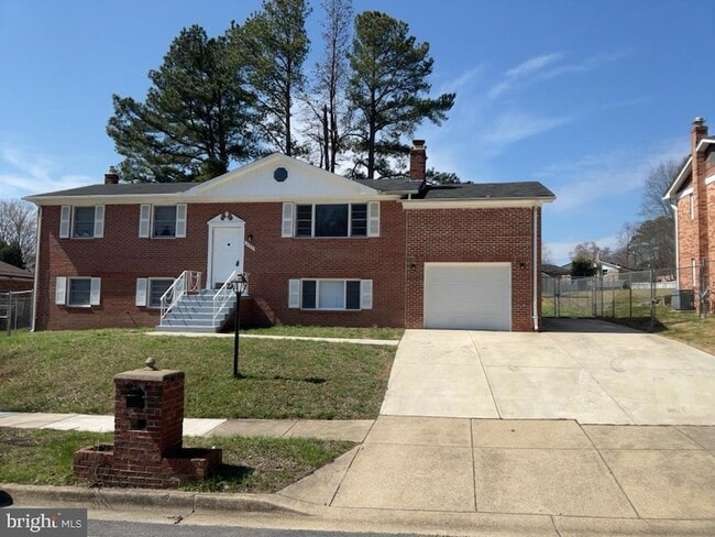 6920 Groveton Dr in Clinton, MD - Foto de edificio - Building Photo