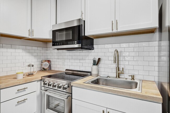 2802 Whitis Avenue in Austin, TX - Foto de edificio - Building Photo