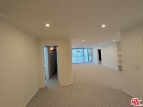 415 Montana Ave in Santa Monica, CA - Building Photo - Building Photo