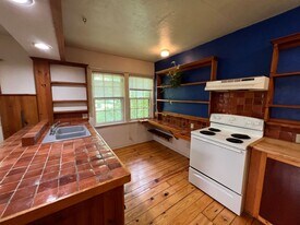 1324 Muscatine Ave in Iowa City, IA - Building Photo