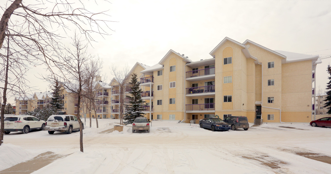 Pointe III Condominium Complex in Edmonton, AB - Building Photo