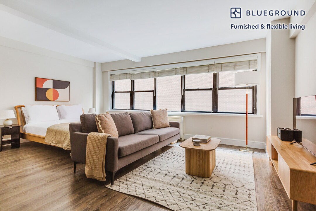 225 E 63rd St in New York, NY - Building Photo