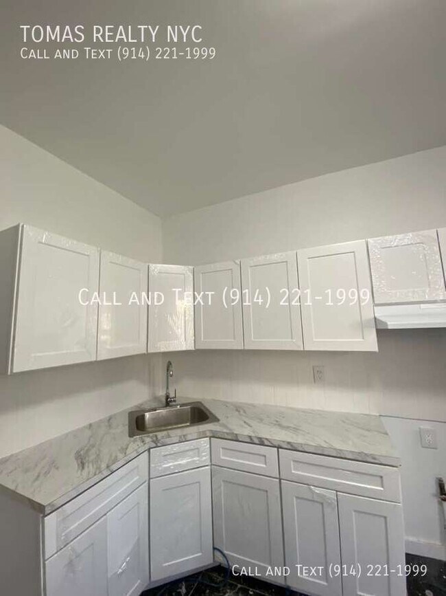 53 Maple St in Yonkers, NY - Foto de edificio - Building Photo