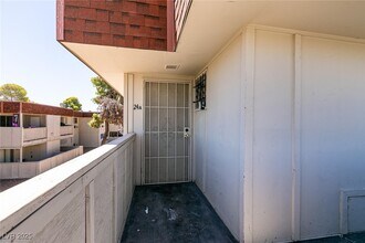 5384 S Swenson St in Las Vegas, NV - Building Photo - Building Photo