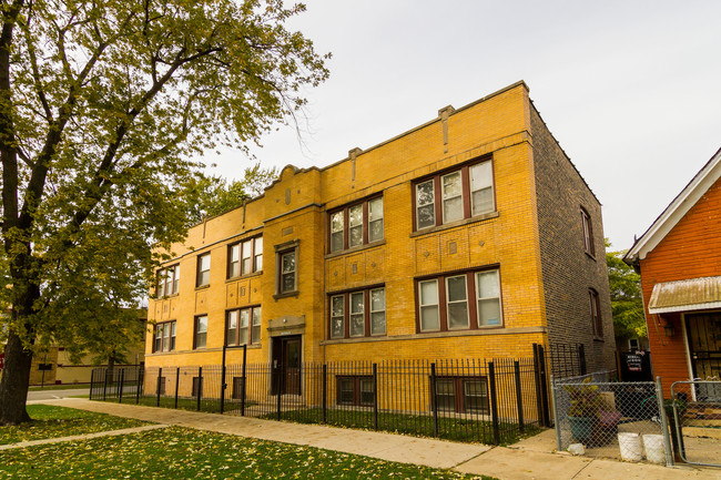 3752 W Huron St in Chicago, IL - Building Photo - Building Photo