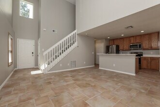 2253 Heathwood Cir in Orlando, FL - Foto de edificio - Building Photo