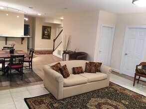 445 Knoll St NW in Vienna, VA - Building Photo - Building Photo