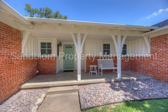4349 E 57th St in Tulsa, OK - Foto de edificio - Building Photo