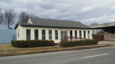 990 Adams Ave in Huntington, WV - Building Photo - Building Photo