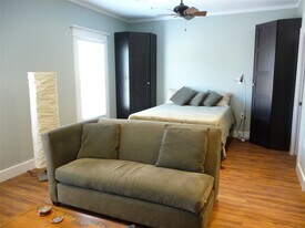 1009 Peden St in Houston, TX - Building Photo