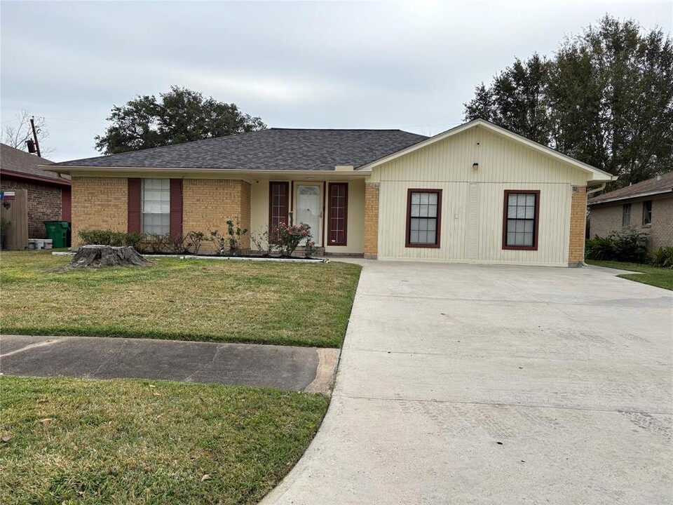 5410 Lillian St in Baytown, TX - Building Photo