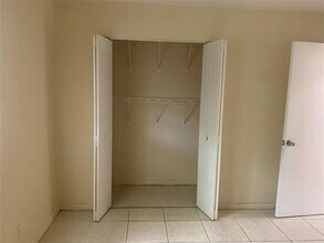4059 NW 31st Ave in Lauderdale Lakes, FL - Building Photo - Building Photo