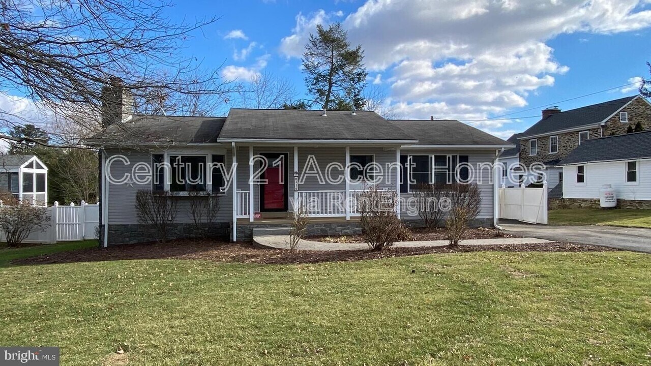 210 S 26th St in Purcellville, VA - Building Photo