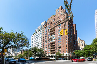 710 Park Ave in New York, NY - Building Photo - Building Photo