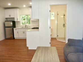 1110 S Wooster St, Unit 1110 Half in Los Angeles, CA - Foto de edificio - Building Photo