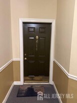 414 Sloan Ct in Matawan, NJ - Building Photo