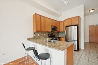 8 W Monroe St in Chicago, IL - Building Photo - Building Photo