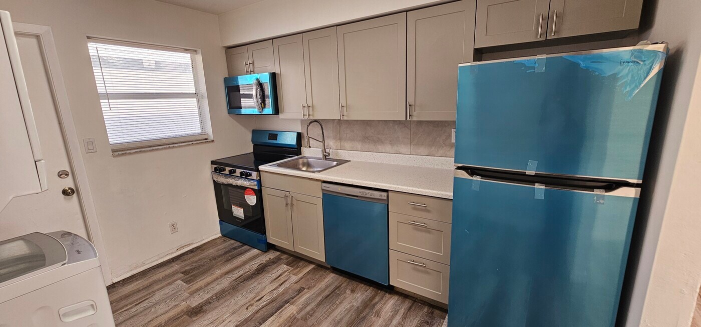 1051 NW 27th Ave in Fort Lauderdale, FL - Building Photo