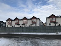 6075 Schonsee Way NW in Edmonton, AB - Building Photo - Building Photo