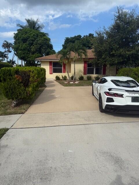 property at 1384 Riverside Cir