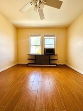 21-24 29th St in Queens, NY - Foto de edificio - Building Photo