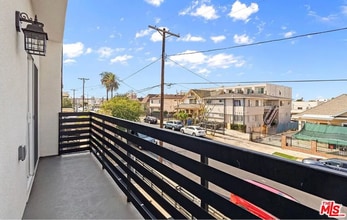 1116 S Mariposa Ave, Unit 1116 A in Los Angeles, CA - Building Photo - Building Photo