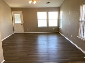 10608 NW 34th St in Yukon, OK - Foto de edificio - Building Photo