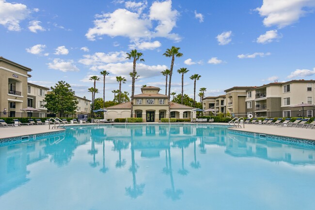 Avery at Moorpark in Moorpark, CA - Foto de edificio - Building Photo