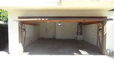 157-161 S Clark St in Orange, CA - Foto de edificio - Building Photo