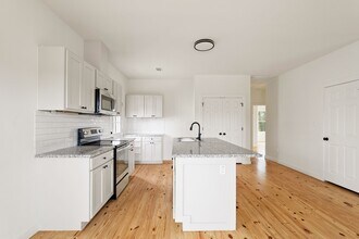 226 N Dixie St in Brenham, TX - Building Photo - Building Photo