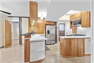 2749 N Hampden Ct in Chicago, IL - Building Photo - Building Photo