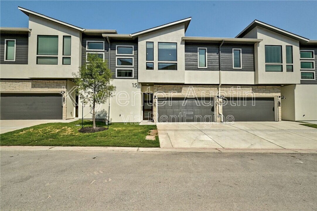 2050 Lohmans Spur Rd in Lakeway, TX - Building Photo