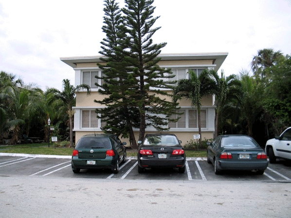 1000 90th St in Bay Harbor Islands, FL - Building Photo