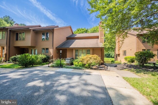 property at 5567 Suffield Ct