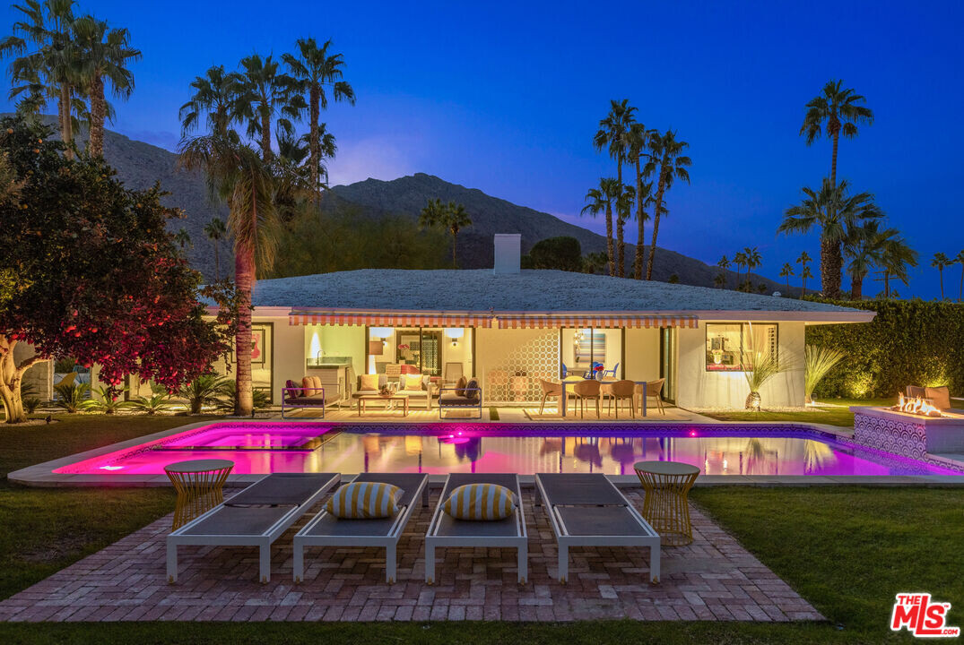 2130 S Calle Palo Fierro in Palm Springs, CA - Building Photo