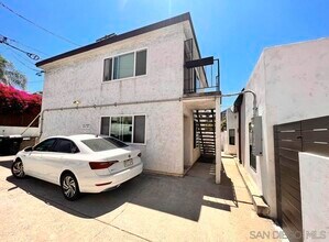 4763 Terrace Dr in San Diego, CA - Building Photo - Building Photo