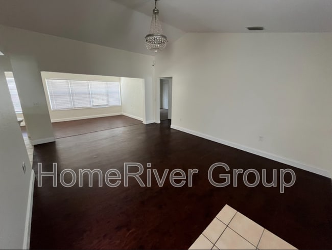 525 Dowling Cir in Lady Lake, FL - Building Photo - Building Photo
