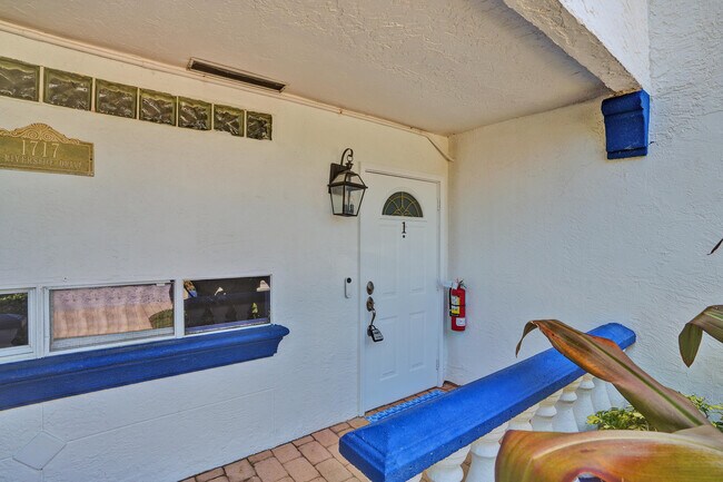 1717 N Riverside Dr in Pompano Beach, FL - Building Photo - Building Photo
