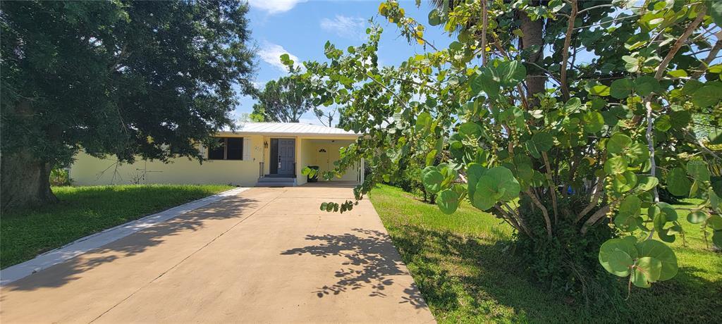 3615 Dawson Ln in Punta Gorda, FL - Building Photo