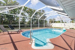 922 SE 25th Ln in Cape Coral, FL - Building Photo