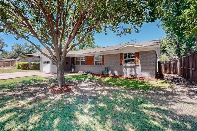 2949 Hollandale Ln in Farmers Branch, TX - Building Photo - Building Photo