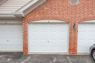 2458 Charleston Dr in Schaumburg, IL - Building Photo - Building Photo